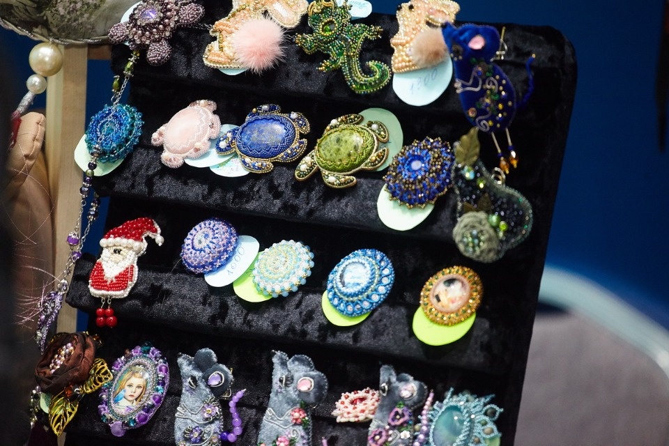 Первый день работы ярмарки «ART-ель» в «Простории» 