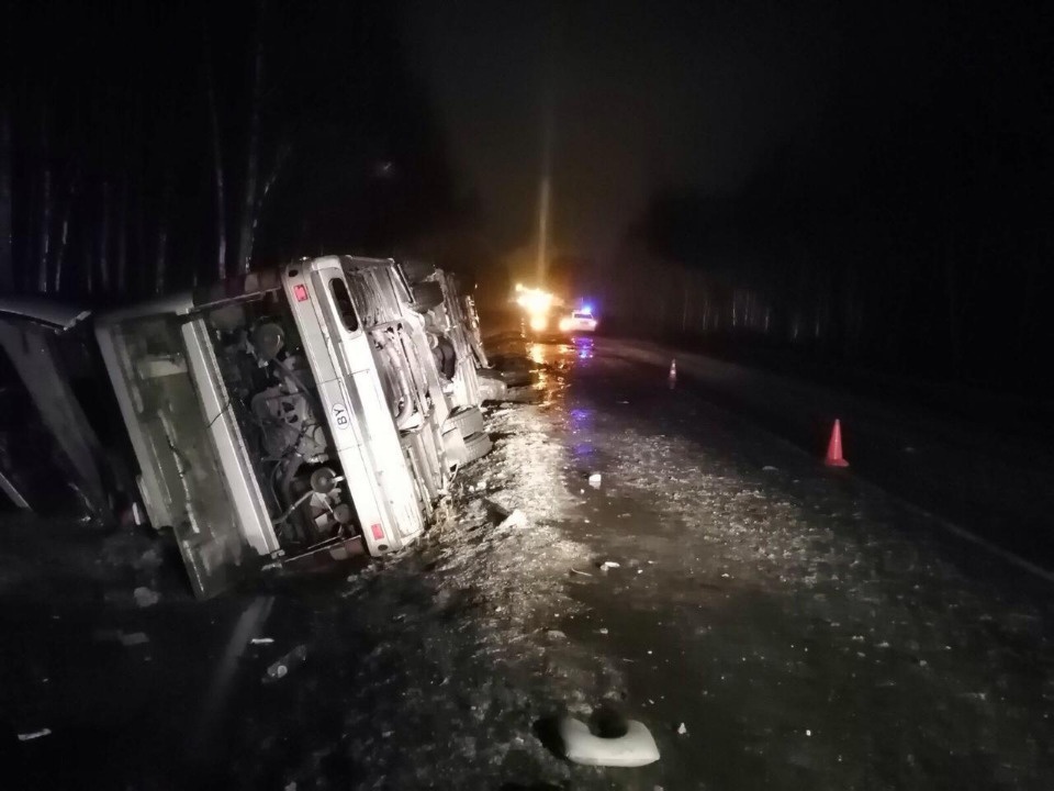 Опубликованы фото с места ДТП с рейсовым автобусом с 50 пассажирами