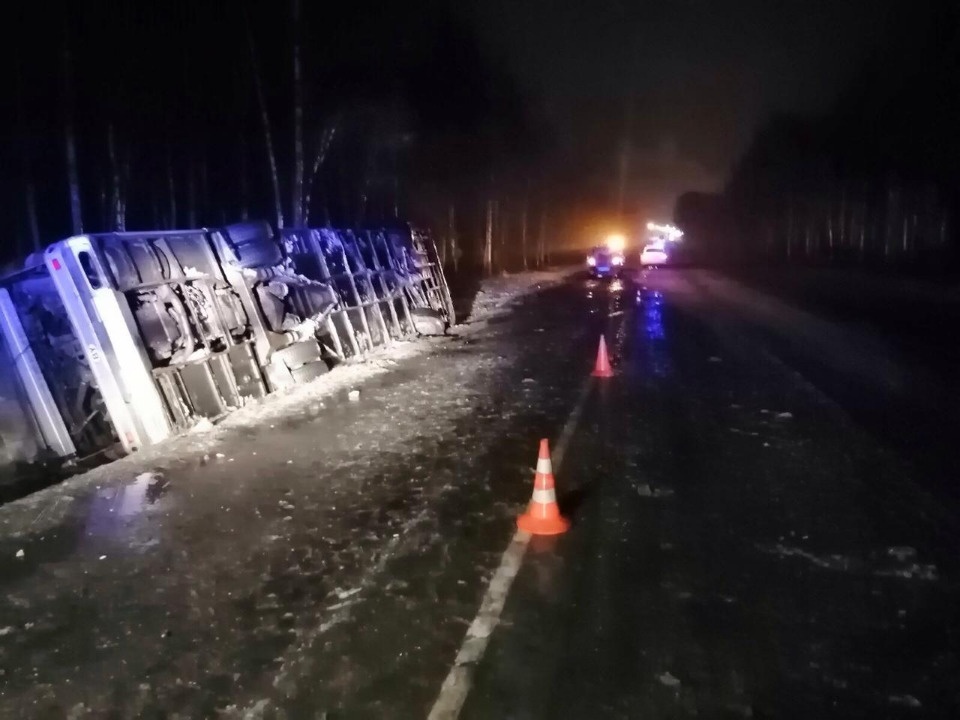 Опубликованы фото с места ДТП с рейсовым автобусом с 50 пассажирами