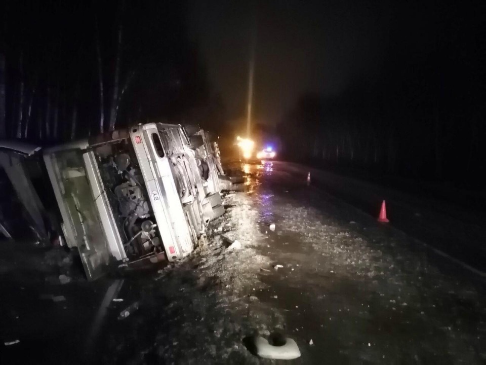 Опубликованы фото с места ДТП с рейсовым автобусом с 50 пассажирами