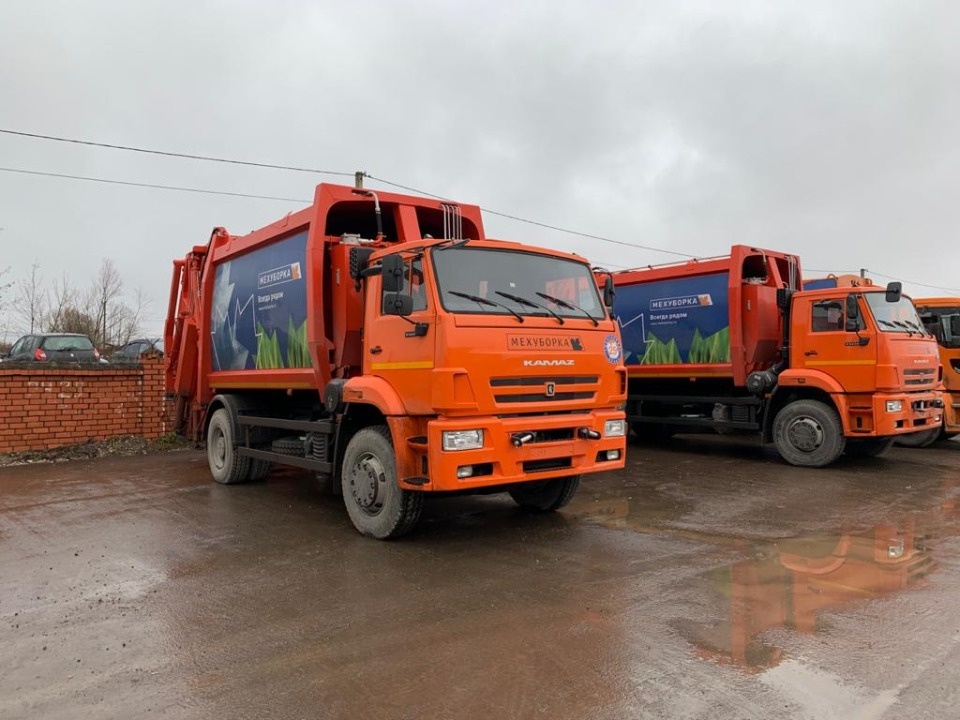 Новые мусоровозы пополнили парк спецтехники регоператора  по обращению с ТКО