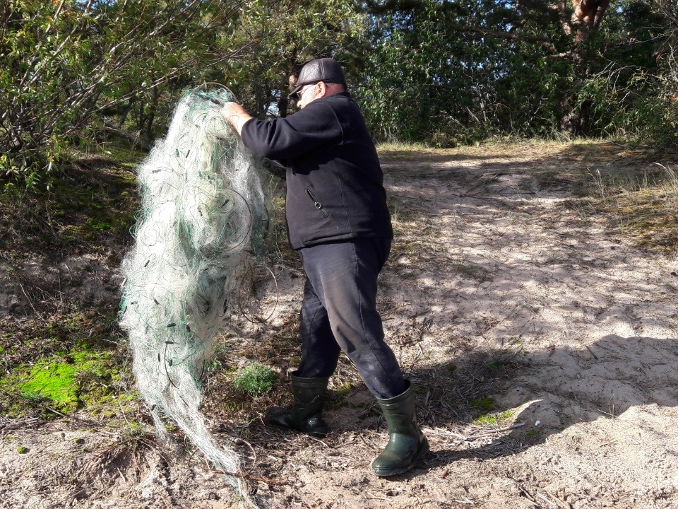 Псковские реки и озера накрыла паутина брошенных сетей