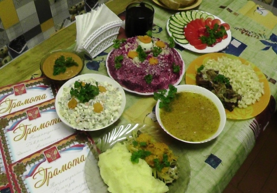 В исправительной колонии в Серёдке трое осужденных сдали экзамены на поваров