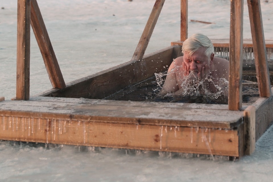 Псковские спасатели рассказали, как правильно окунаться на Крещение 