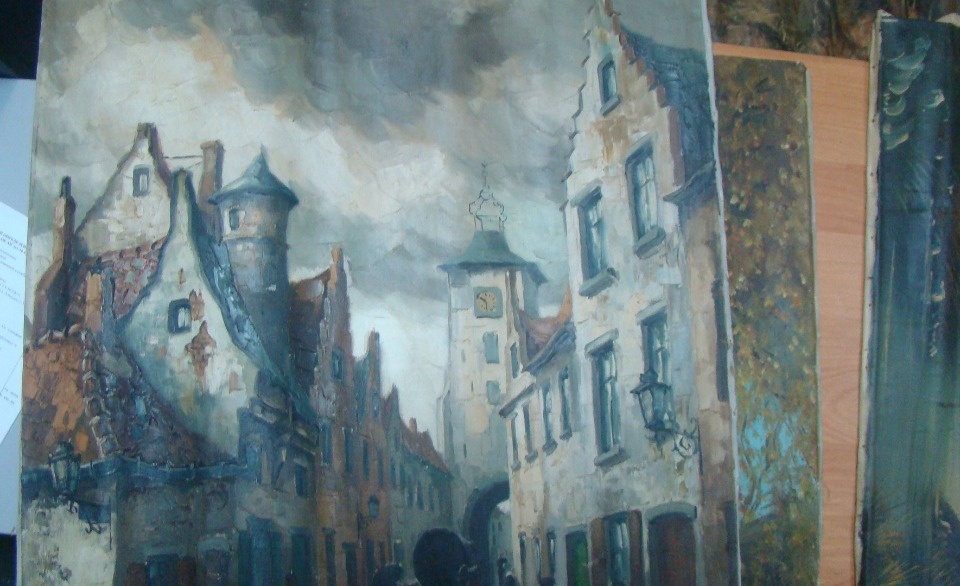 Псковские пограничники задержали мужчину с картинами и резными тумбами в багажнике авто Псковские пограничники задержали мужчину с картинами и резными тумбами в багажнике авто