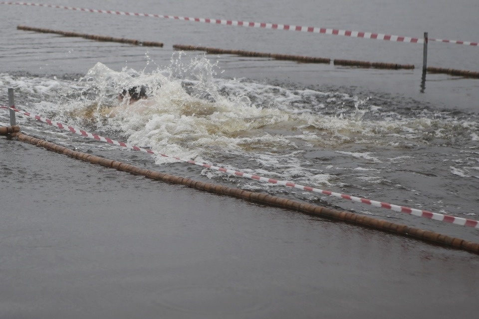 Крещенское купание в Пскове в 2020 году прошло без снега и льда