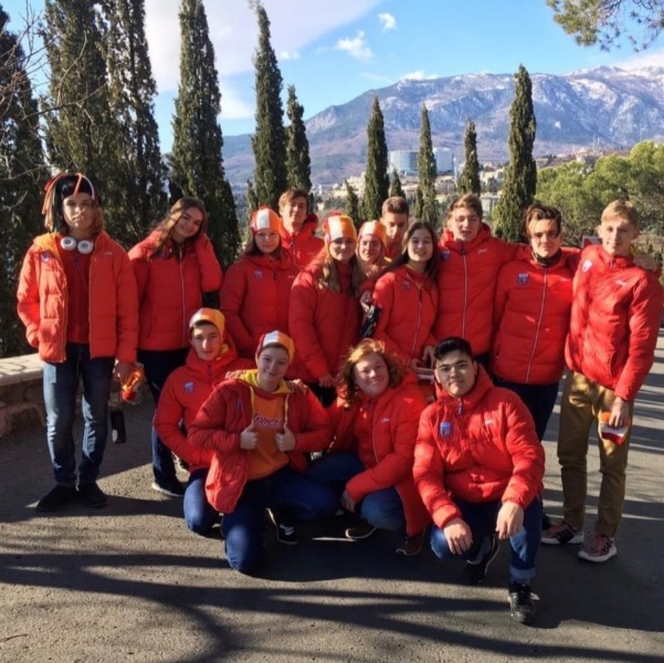 Псковские школьники отправились в «Артек» на тематическую смену Курчатовского института