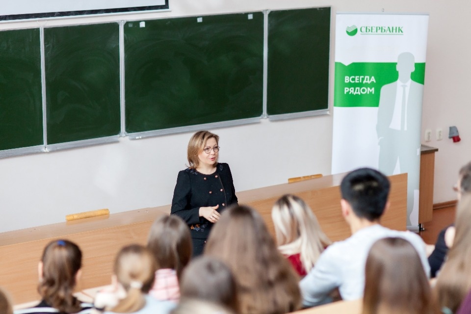 Сбербанк провел для псковских студентов лекцию по актуальным финансовым инструментам