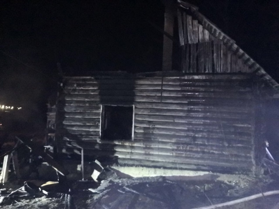 В Печорах в жилом доме сгорели три человека В Печорах в жилом доме сгорели три человека