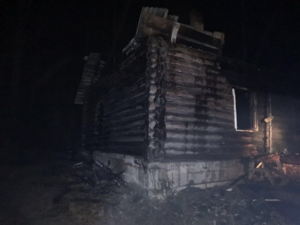 В Печорах в жилом доме сгорели три человека В Печорах в жилом доме сгорели три человека