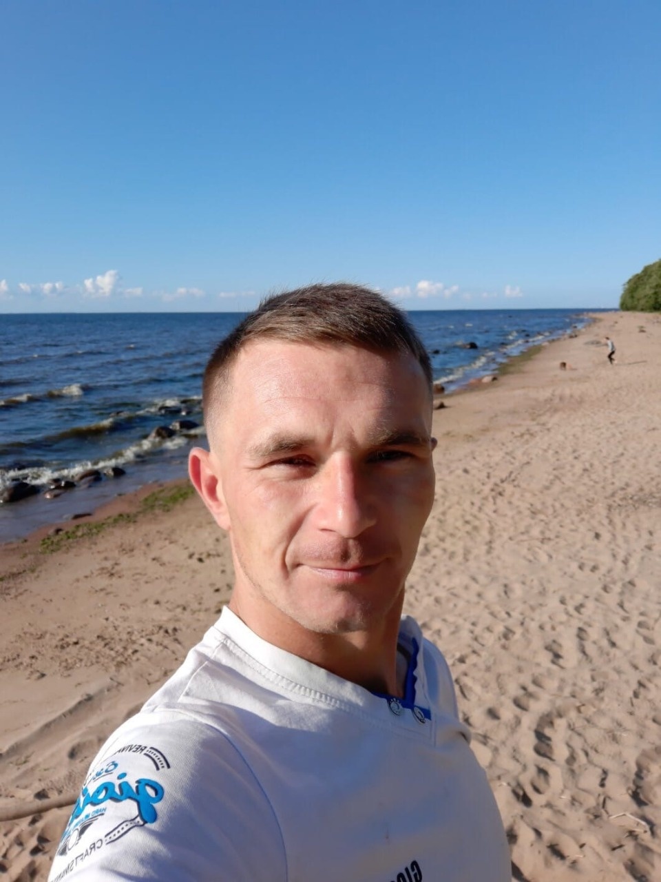 Друзья и родные насмерть сбитого под Псковом мужчины не верят показаниям свидетеля