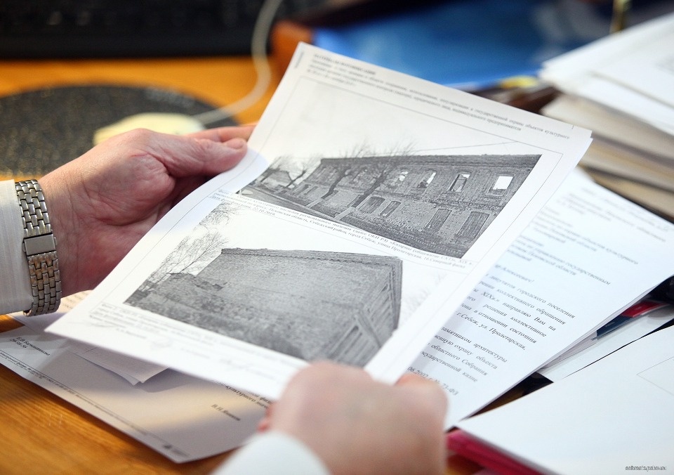 Обращение граждан об аварийном состоянии памятника архитектуры в Себеже рассмотрели в областном Собрании