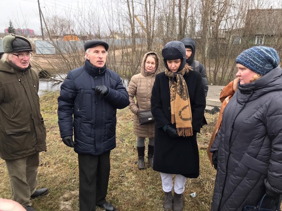 Старейшее плодовое дерево Псковской области увидели участники экскурсии по Овсищу