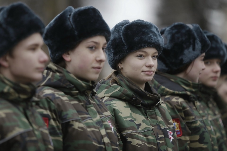 На Аллее Победы в Пскове установили бюсты десантников 6-й роты