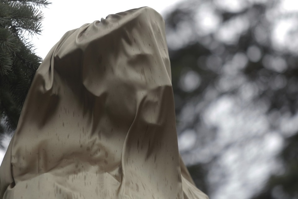 На Аллее Победы в Пскове установили бюсты десантников 6-й роты