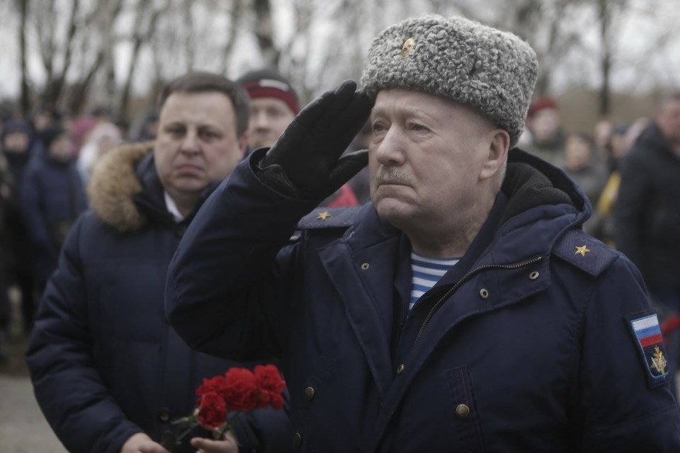 На Аллее Победы в Пскове установили бюсты десантников 6-й роты