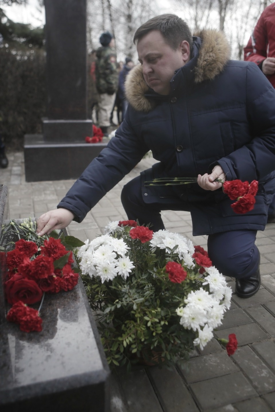 На Аллее Победы в Пскове установили бюсты десантников 6-й роты