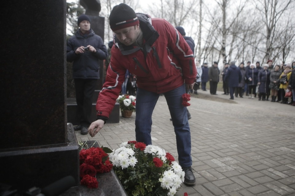 На Аллее Победы в Пскове установили бюсты десантников 6-й роты