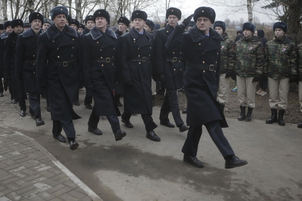 На Аллее Победы в Пскове установили бюсты десантников 6-й роты