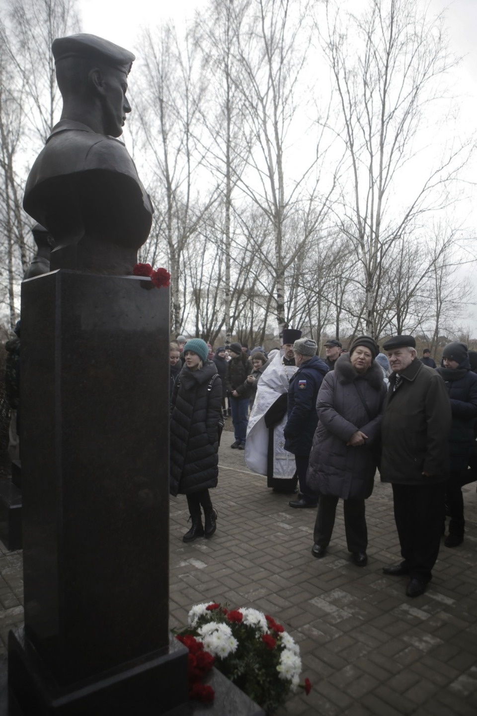 На Аллее Победы в Пскове установили бюсты десантников 6-й роты