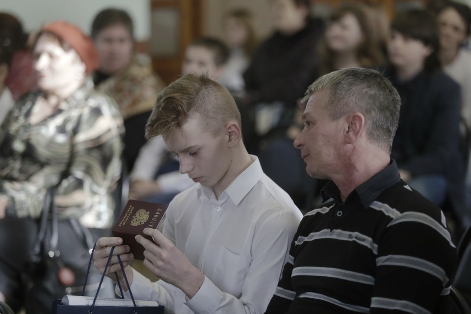 «Псковская правда» опубликовала фоторепортаж с вручения паспортов  псковичам