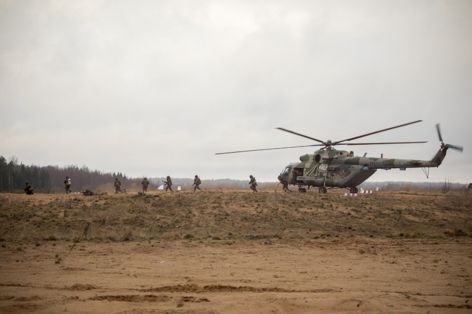 Десантники России и Белоруссии под Псковом блокировали условного противника