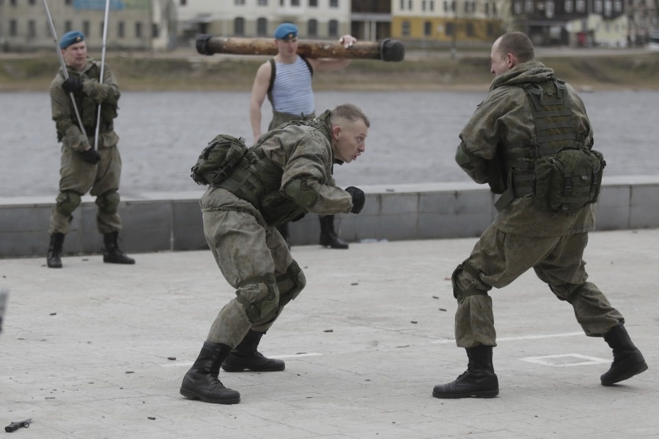 Псков празднует День защитника Отечества 