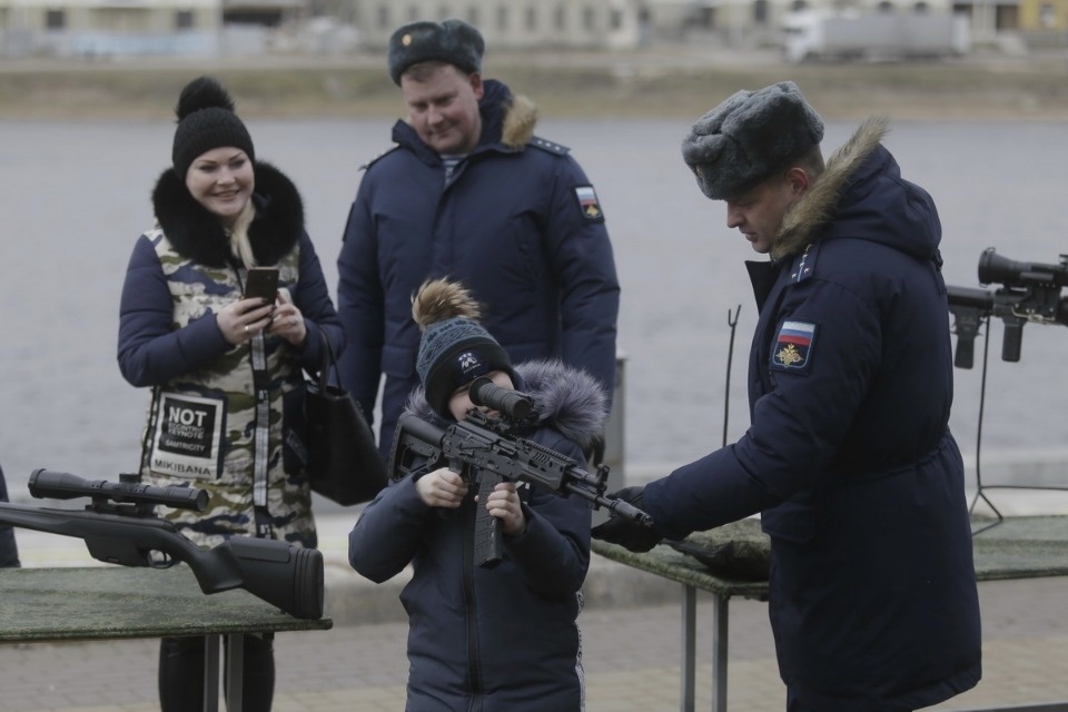  «Псковская правда» опубликовала фоторепортаж, как Псков отмечает День защитника Отечества