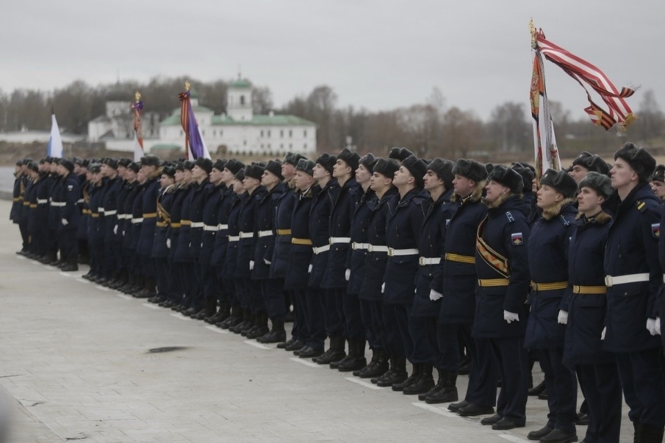 Губернатор Псковской области вручил награды военнослужащим и ветеранам в честь Дня защитника Отечества