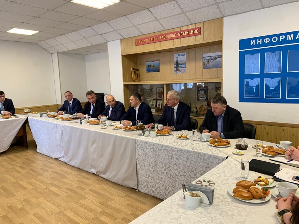 Губернатор и депутаты Госдумы встречаются с жителями Себежа по поводу нацпарка «Себежский» 