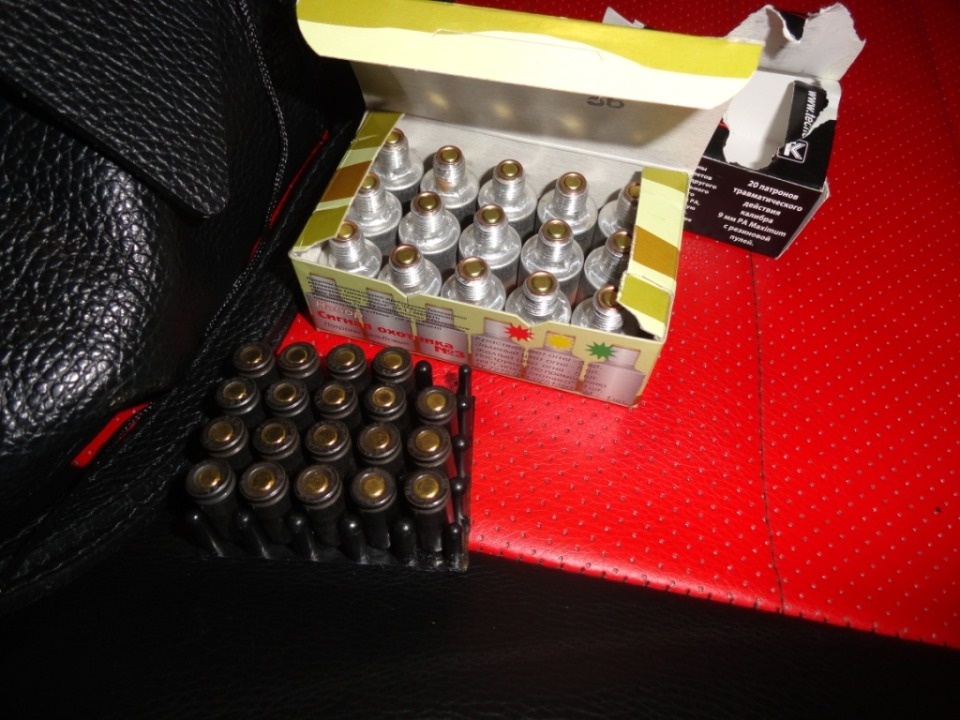 Псковские пограничники нашли патроны к травматическому оружию у забывчивого мужчины