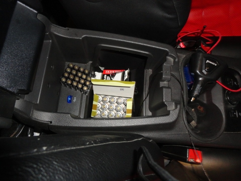 Псковские пограничники нашли патроны к травматическому оружию у забывчивого мужчины