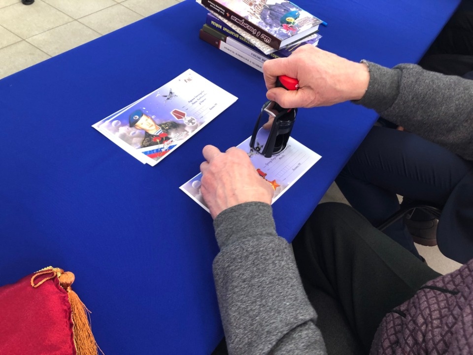 Конверт с изображением Марка Евтюхина и спецгашением сделали в Пскове для Владимира Путина