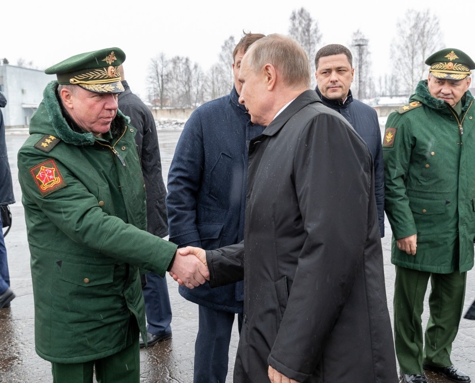 В Пскове с участием президента Путина почтили память бойцов шестой роты