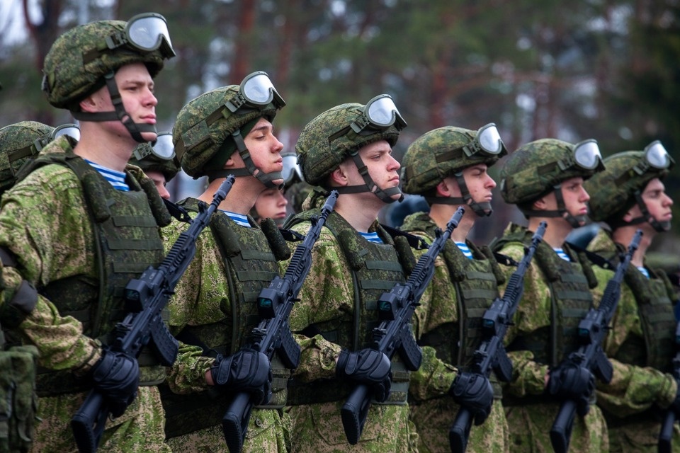 В Пскове с участием президента Путина почтили память бойцов шестой роты