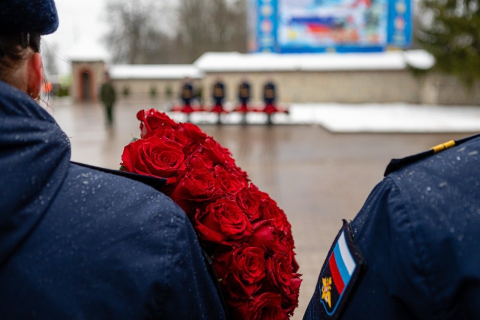 В Пскове с участием президента Путина почтили память бойцов шестой роты