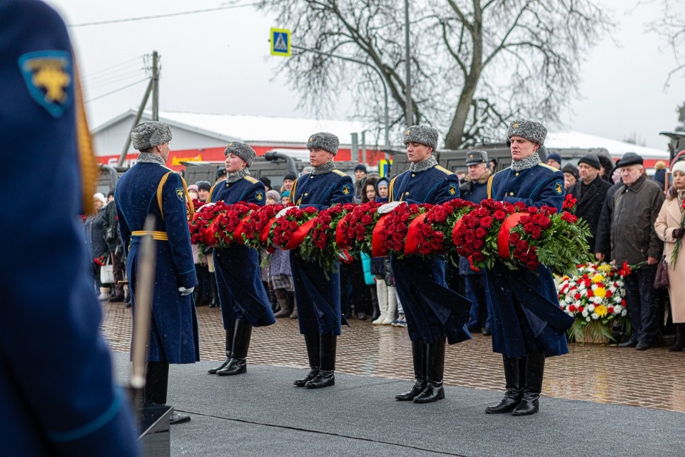 В Пскове с участием президента Путина почтили память бойцов шестой роты