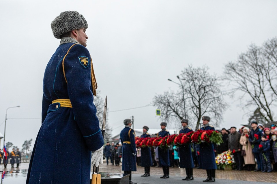 В Пскове с участием президента Путина почтили память бойцов шестой роты