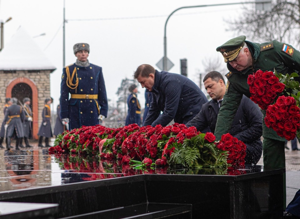 В Пскове с участием президента Путина почтили память бойцов шестой роты