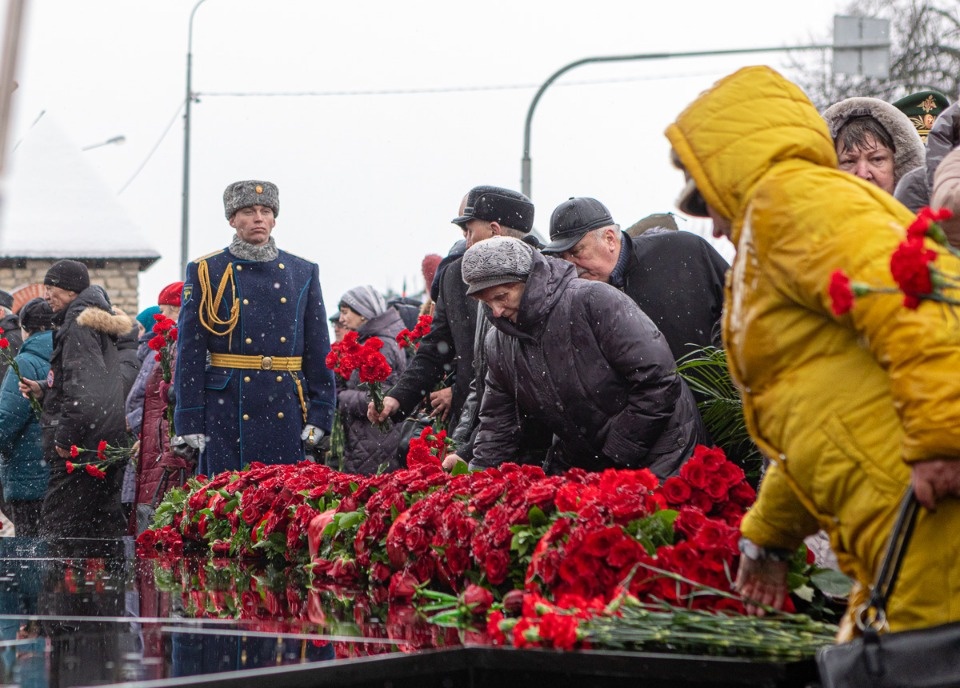 В Пскове с участием президента Путина почтили память бойцов шестой роты