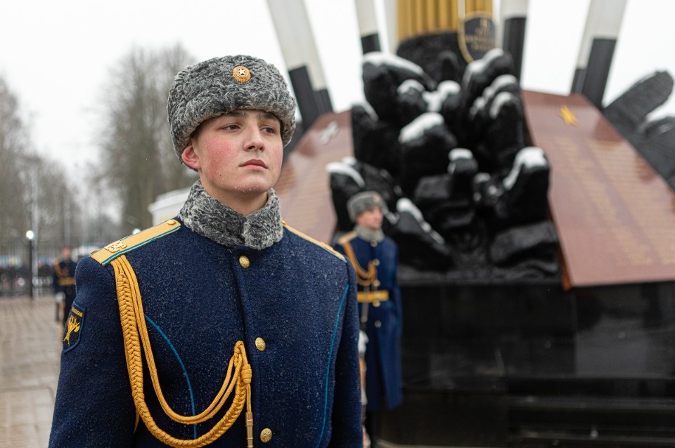 В Пскове с участием президента Путина почтили память бойцов шестой роты