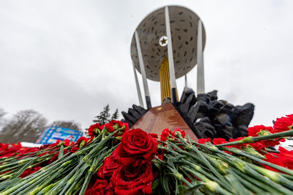 В Пскове с участием президента Путина почтили память бойцов шестой роты