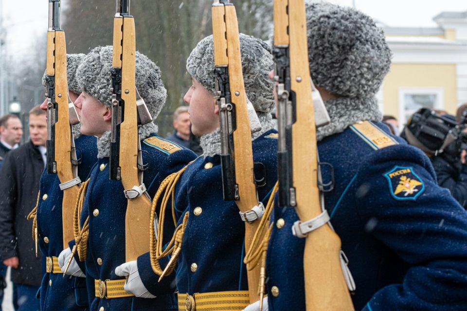 В Пскове с участием президента Путина почтили память бойцов шестой роты