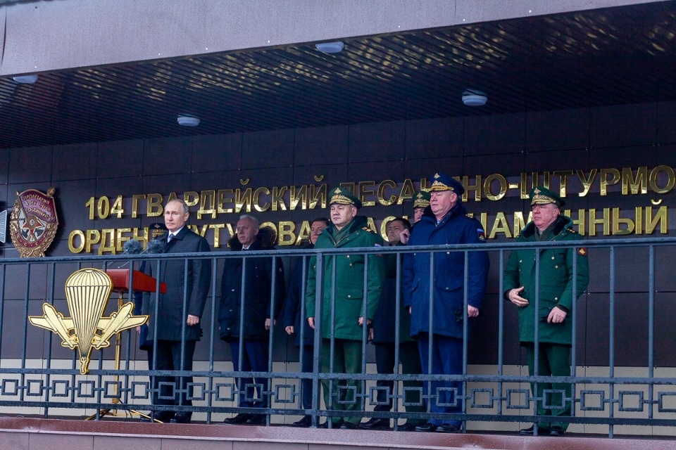 В Пскове с участием президента Путина почтили память бойцов шестой роты