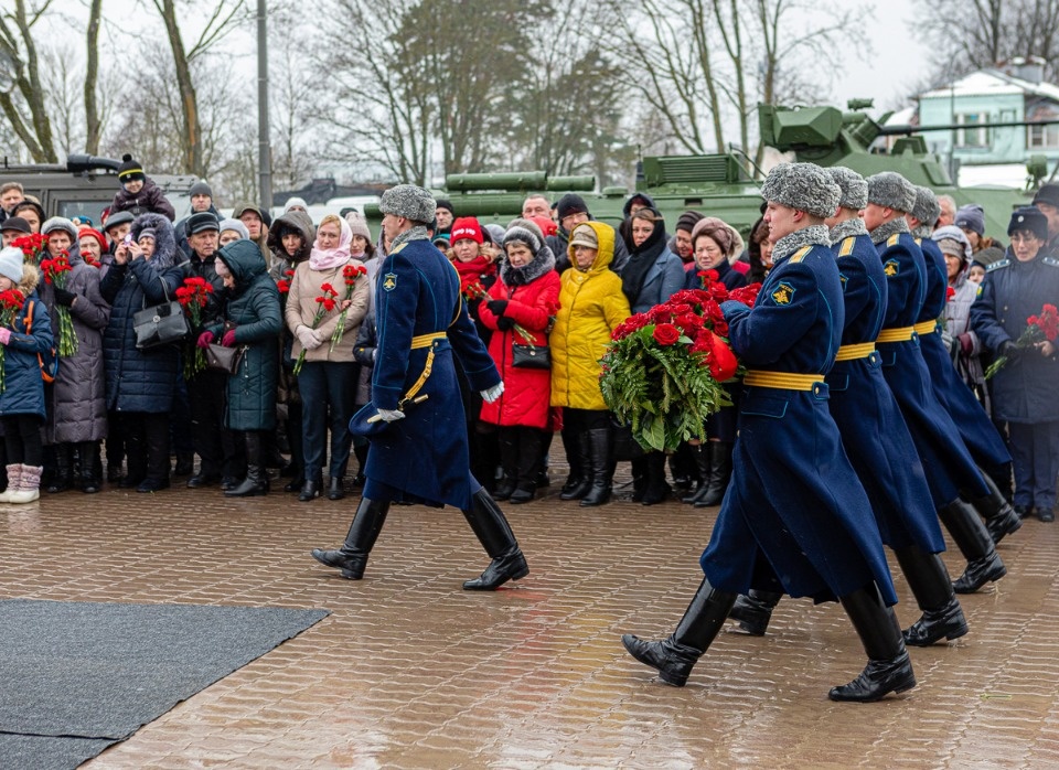 В Пскове с участием президента Путина почтили память бойцов шестой роты