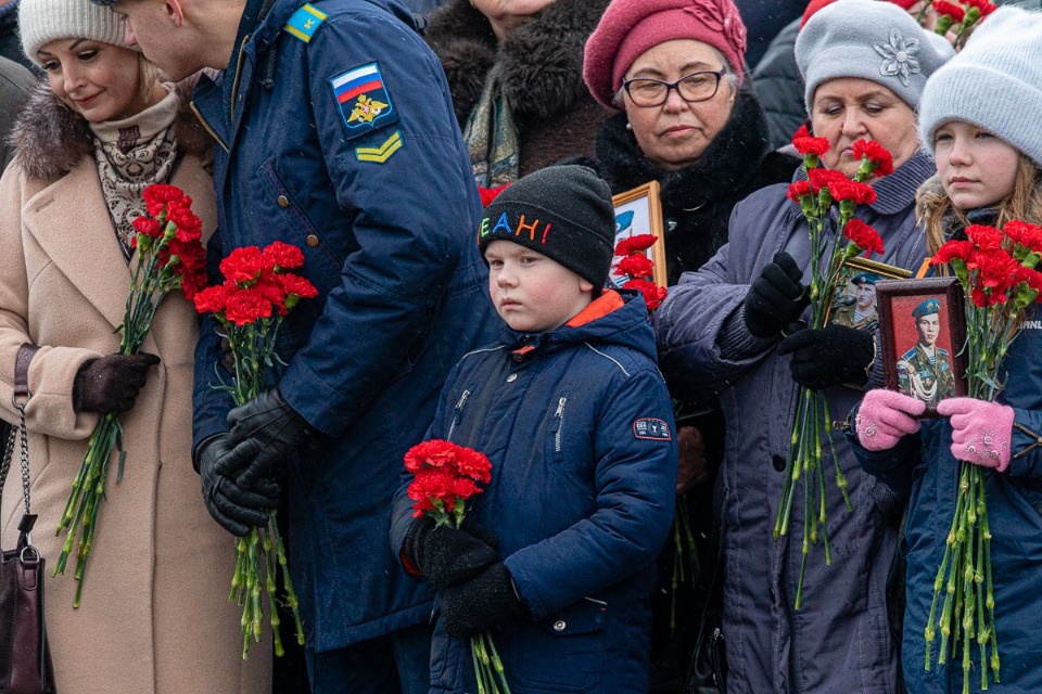 В Пскове с участием президента Путина почтили память бойцов шестой роты