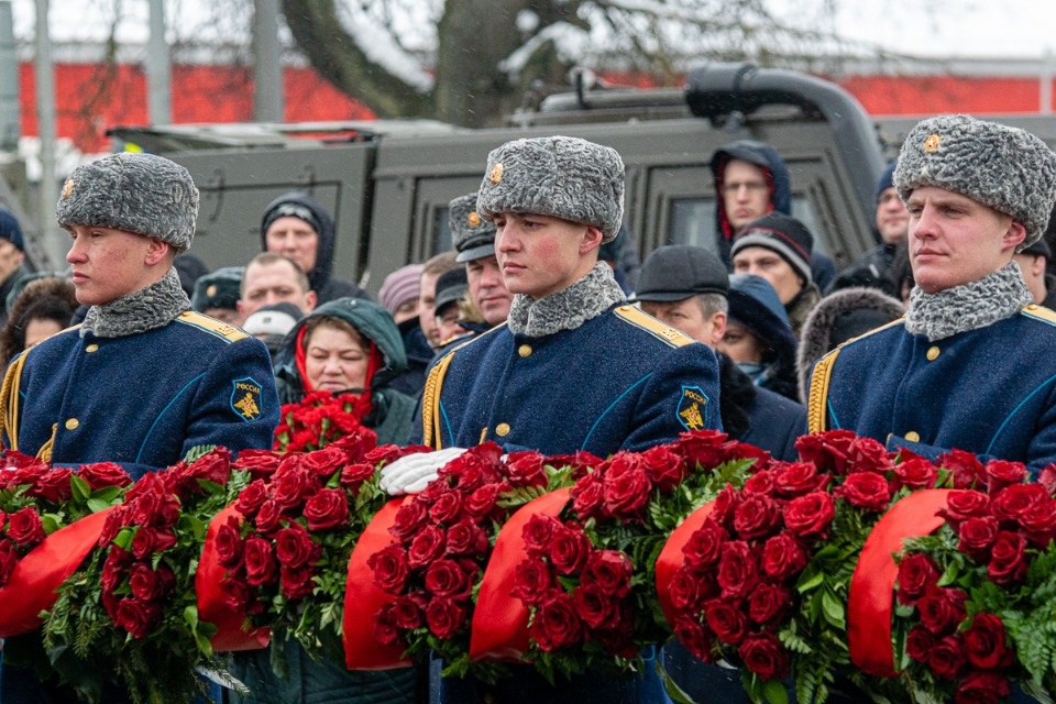 В Пскове с участием президента Путина почтили память бойцов шестой роты