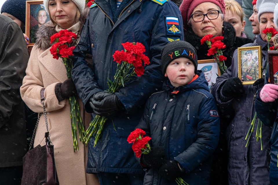 В Пскове с участием президента Путина почтили память бойцов шестой роты