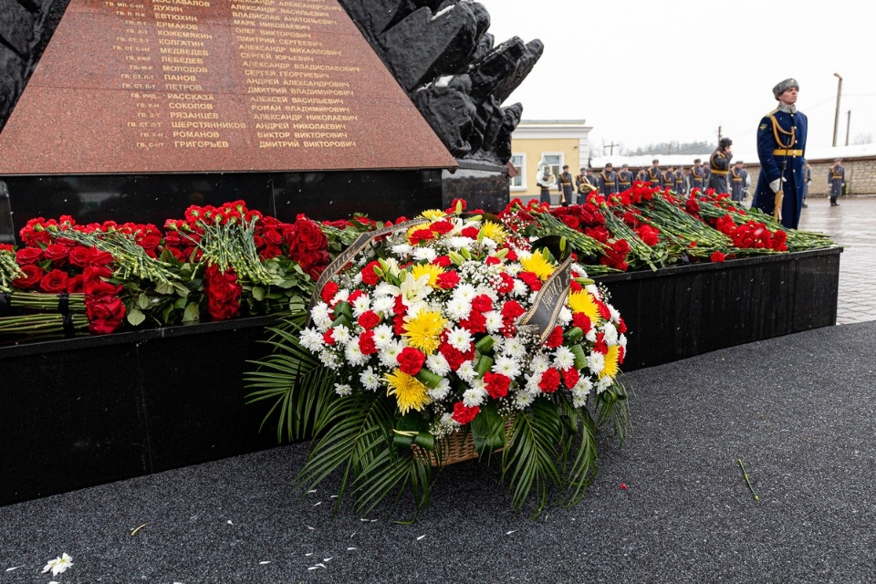 В Пскове с участием президента Путина почтили память бойцов шестой роты