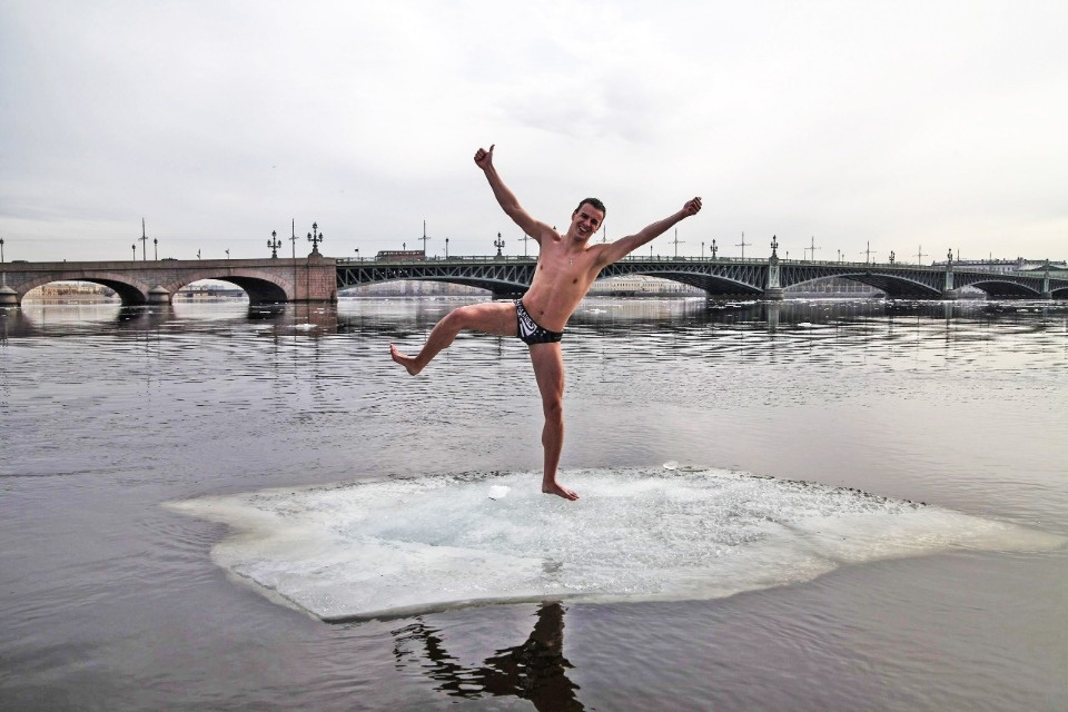 Чемпион мира по зимнему плаванию Марк Мордовцев не переносит холод